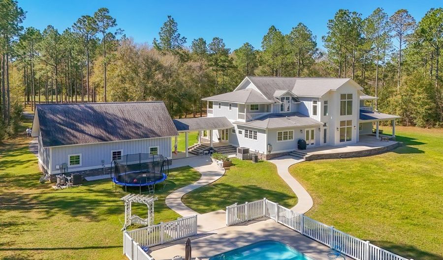 2579 Lake Douglas Rd, Bainbridge, GA 39819 - 5 Beds, 6 Bath