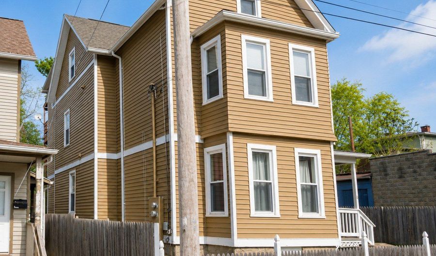 13 Armstrong Pl, Bridgeport, CT 06608 - 9 Beds, 3 Bath