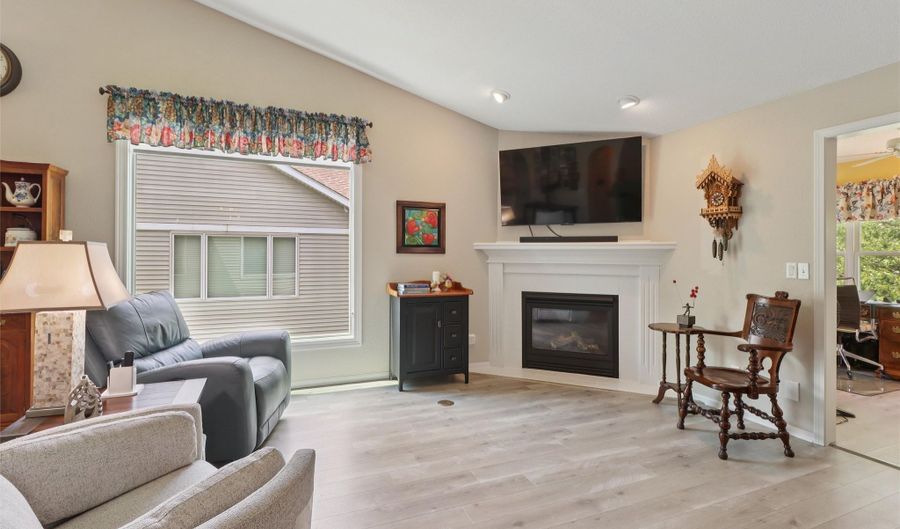 1210 SE Mallard Creek Dr, Ankeny, IA 50021 - 3 Beds, 4 Bath