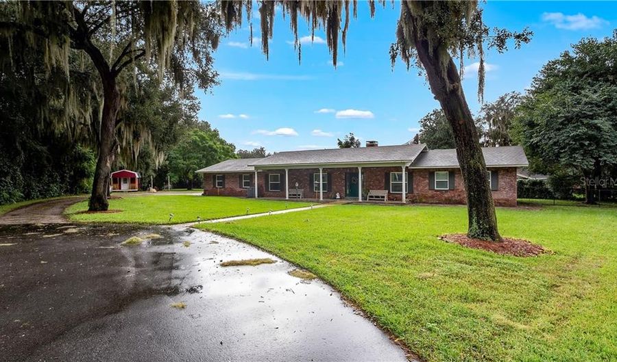 5620 OAK Ln, Fruitland Park, FL 34731 - 4 Beds, 2 Bath