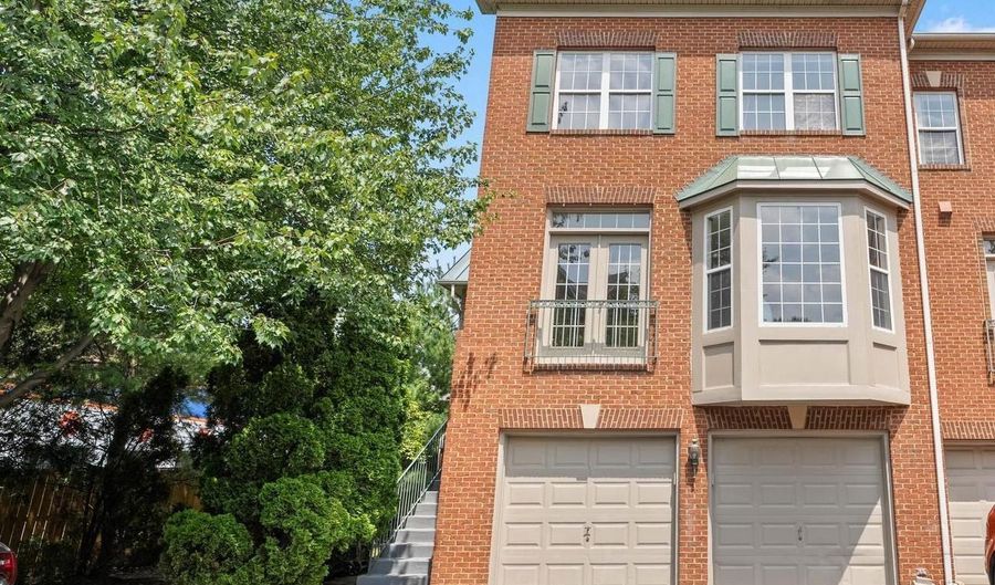 417 CLAYTON Ln, Alexandria, VA 22304 - 3 Beds, 4 Bath