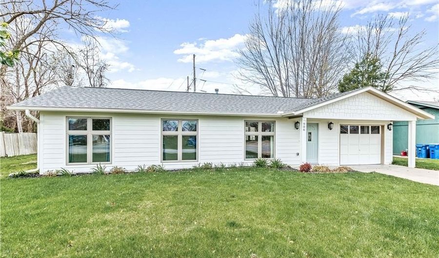 906 SE G St, Bentonville, AR 72712 - 3 Beds, 2 Bath