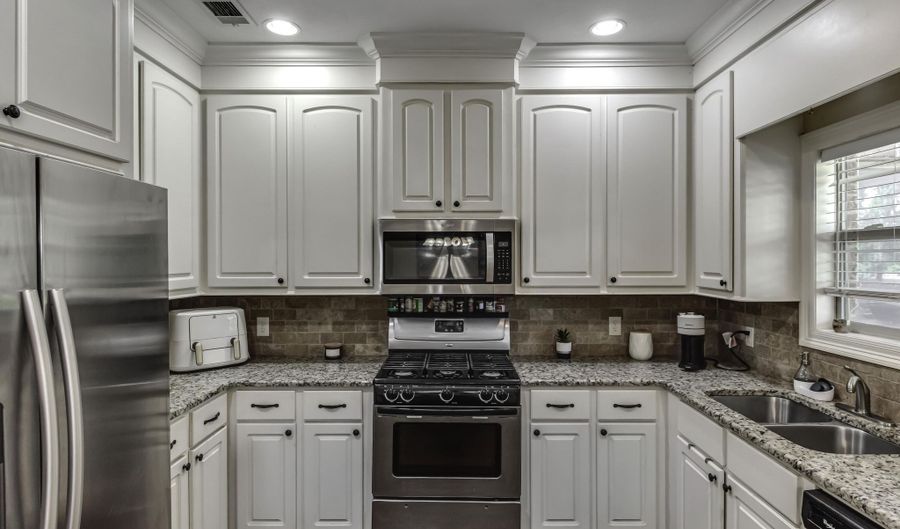 244 Greenfield Ridge Dr, Brandon, MS 39042 - 3 Beds, 2 Bath