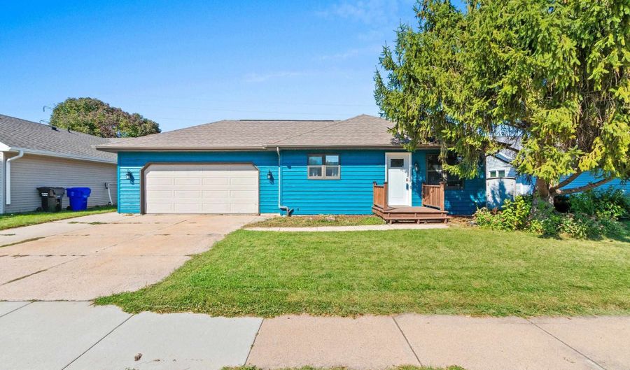 1742 E SYLVAN Ave, Appleton, WI 54915 - 3 Beds, 1 Bath