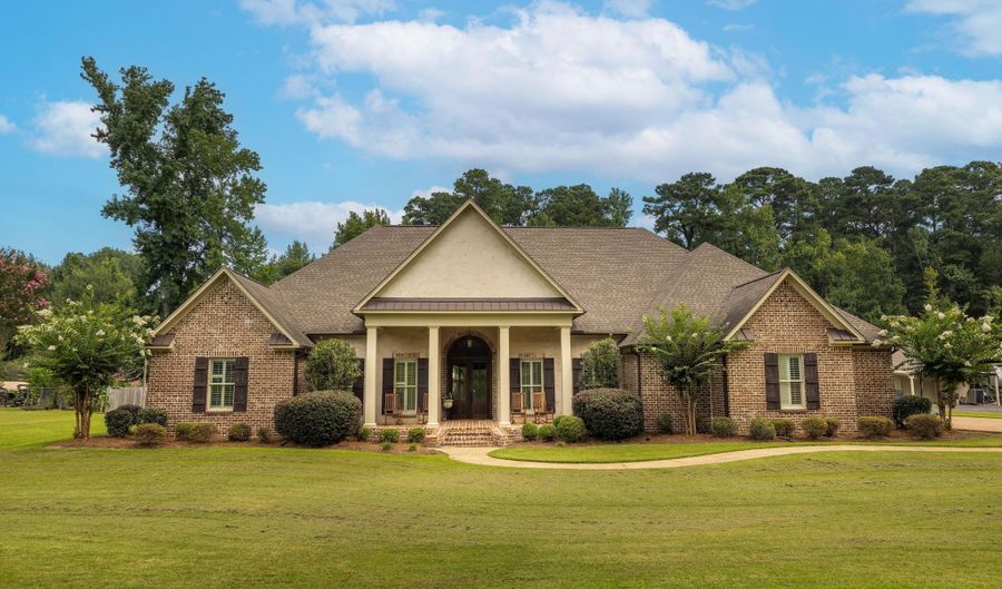 230 Eastwood Dr, Brandon, MS 39042 - 5 Beds, 4 Bath