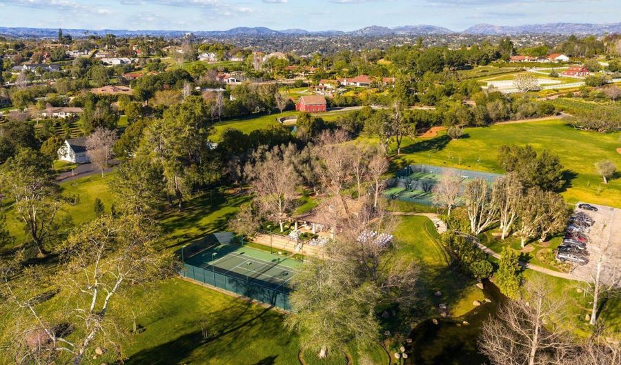 8 Country Glen Rd, Fallbrook, CA 92028 - 5 Beds, 4 Bath