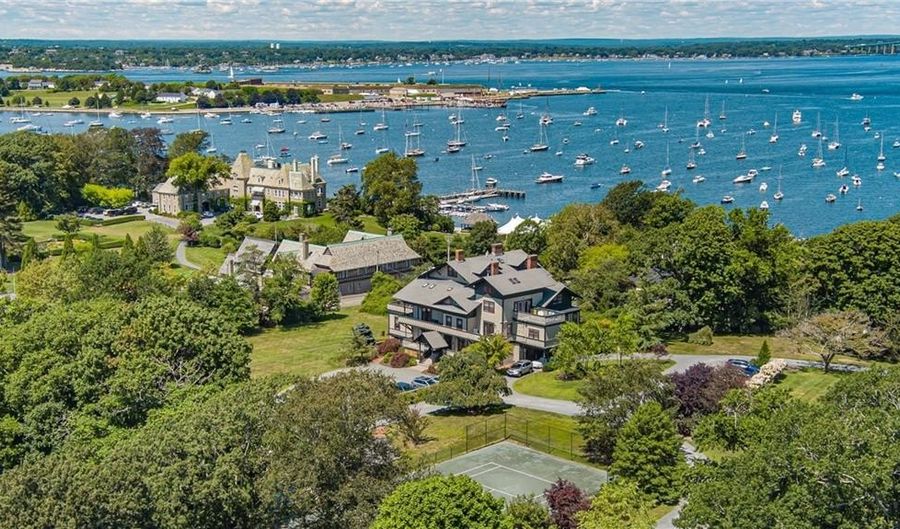 35 Chastellux Ave J, Newport, RI 02840 - 2 Beds, 2 Bath