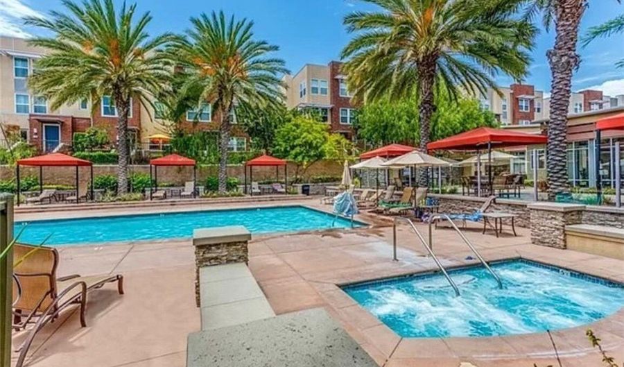 16 Compass, Aliso Viejo, CA 92656 - 2 Beds, 3 Bath