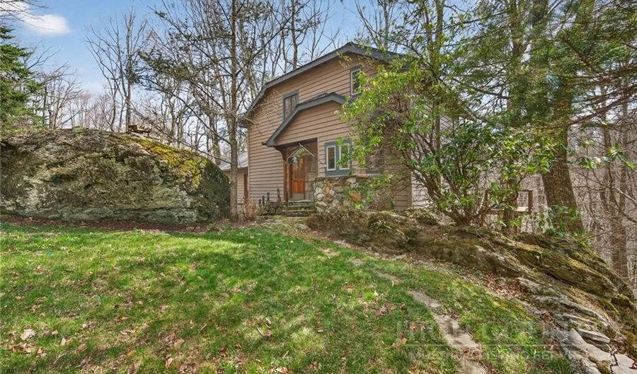 243 Ironwood Dr, Banner Elk, NC 28604 - 3 Beds, 3 Bath