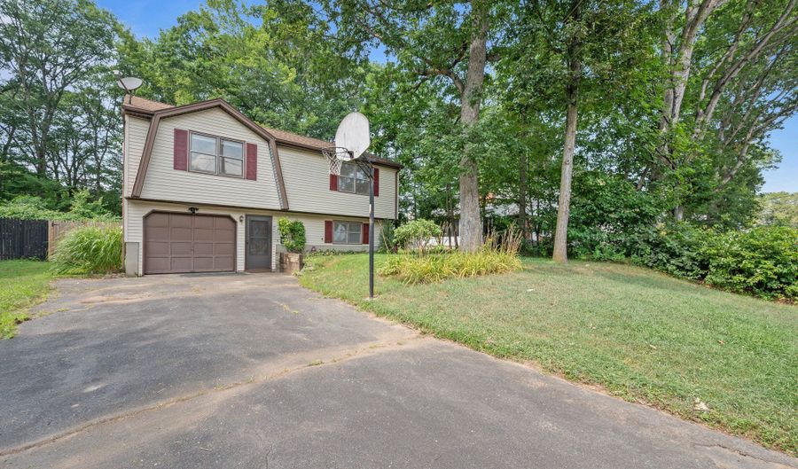 212 Rockwell Ave, Bristol, CT 06010 - 3 Beds, 2 Bath