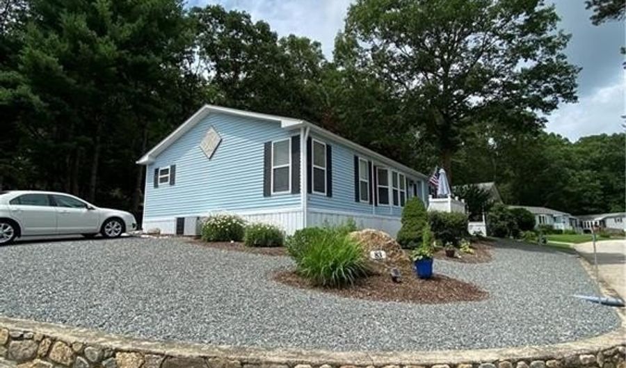 83 Sherwood Valley Ln, Coventry, RI 02816 - 2 Beds, 2 Bath