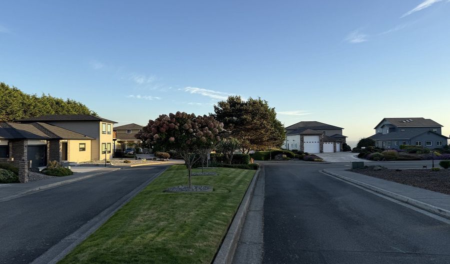 838 CHETCO POINT Ter, Brookings, OR 97415 - 4 Beds, 4 Bath