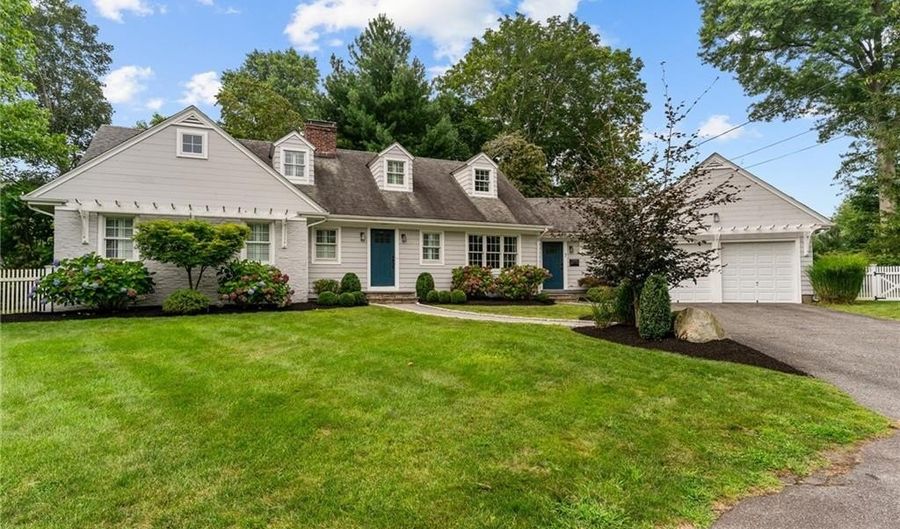 7 Lee Rd, Barrington, RI 02806 - 4 Beds, 4 Bath