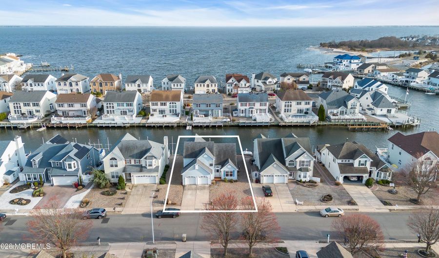 18 Peaksail Dr, Bayville, NJ 08721 - 4 Beds, 3 Bath