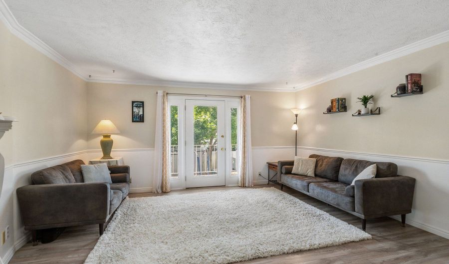 553 N 200 W, Bountiful, UT 84010 - 4 Beds, 2 Bath