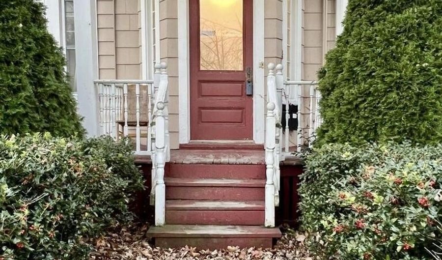 14 Woodlawn Ave, Albany, NY 12208 - 3 Beds, 2 Bath