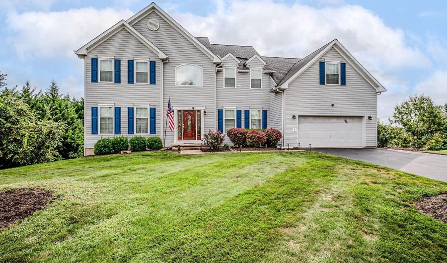 5 SALINA Ct, Hockessin, DE 19707 - 4 Beds, 3 Bath