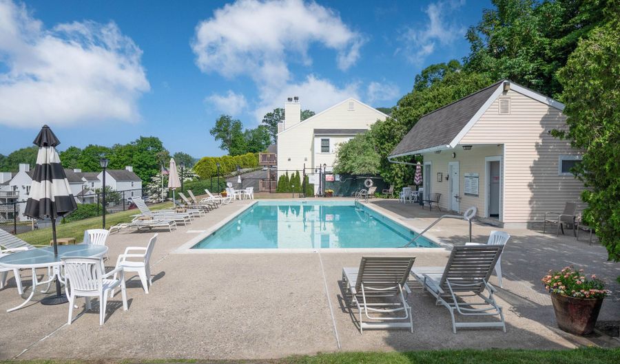 55 Mill Plain Rd 32-6, Danbury, CT 06811 - 2 Beds, 2 Bath
