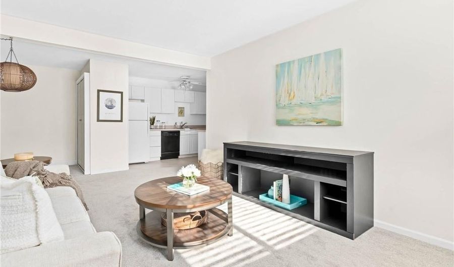 132 Hoffman Ave 207, Cranston, RI 02920 - 1 Beds, 1 Bath