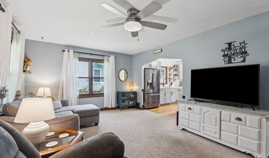 1612 N HARRIMAN St, Appleton, WI 54911 - 3 Beds, 2 Bath
