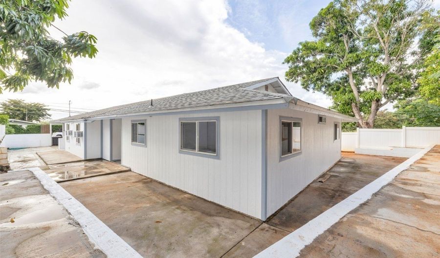 1127 Haloa Dr, Honolulu, HI 96818 - 5 Beds, 3 Bath
