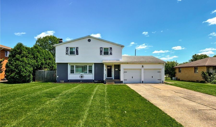 2493 Birchwood Dr, Austintown, OH 44515 - 3 Beds, 3 Bath