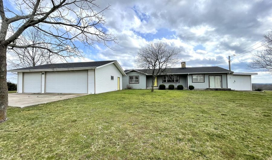 23537 Farm Road 2080, Aurora, MO 65605 - 4 Beds, 2 Bath