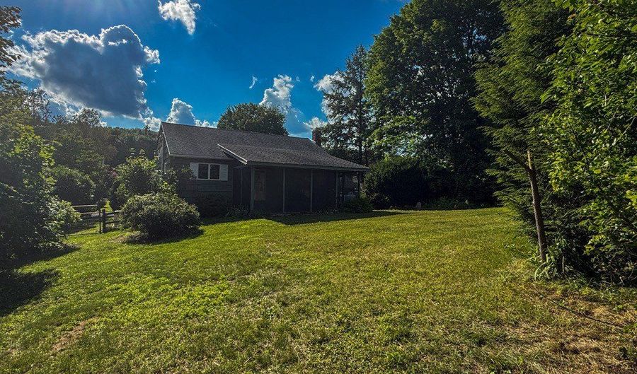 9 Meadow Brook Rd, Brookfield, CT 06804 - 3 Beds, 2 Bath