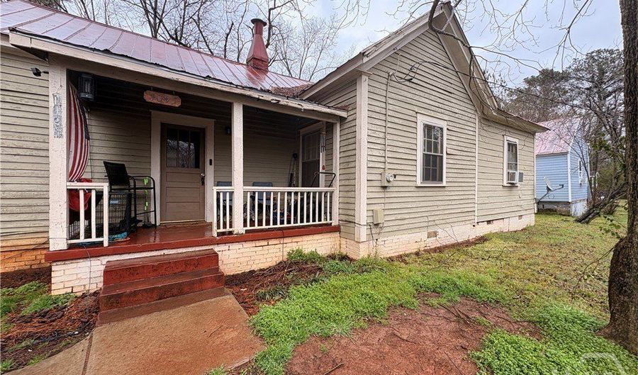 1095 Macon Hwy, Athens, GA 30605 - 2 Beds, 1 Bath