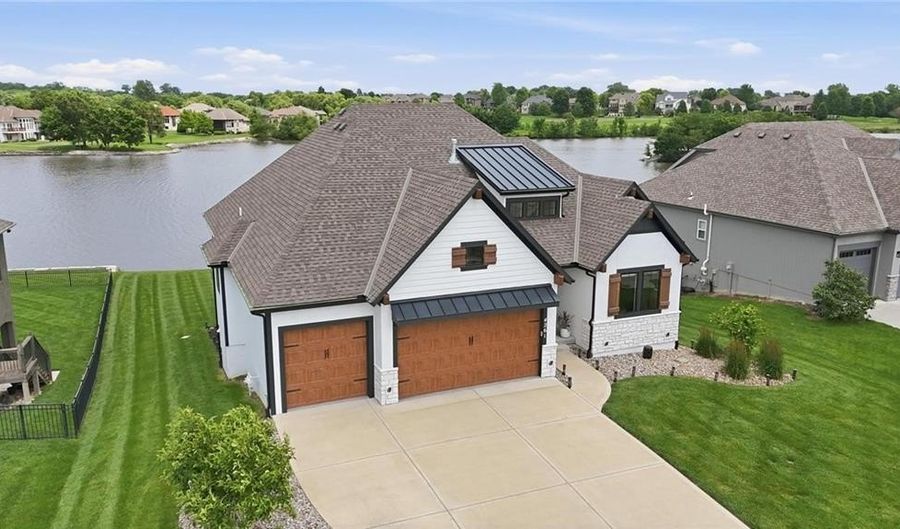 4261 Lakeshore Dr, Basehor, KS 66007 - 4 Beds, 3 Bath