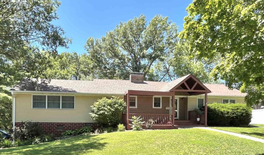 1315 Birch St, Atlantic, IA 50022 - 4 Beds, 2 Bath