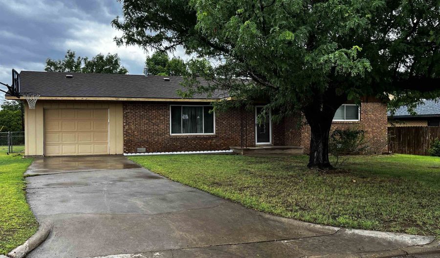 405 Avenue Q, Beaver, OK 73932 - 3 Beds, 2 Bath