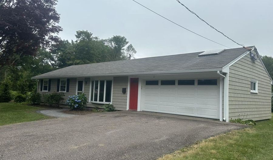 144 S Pier Rd, Narragansett, RI 02882 - 3 Beds, 1 Bath