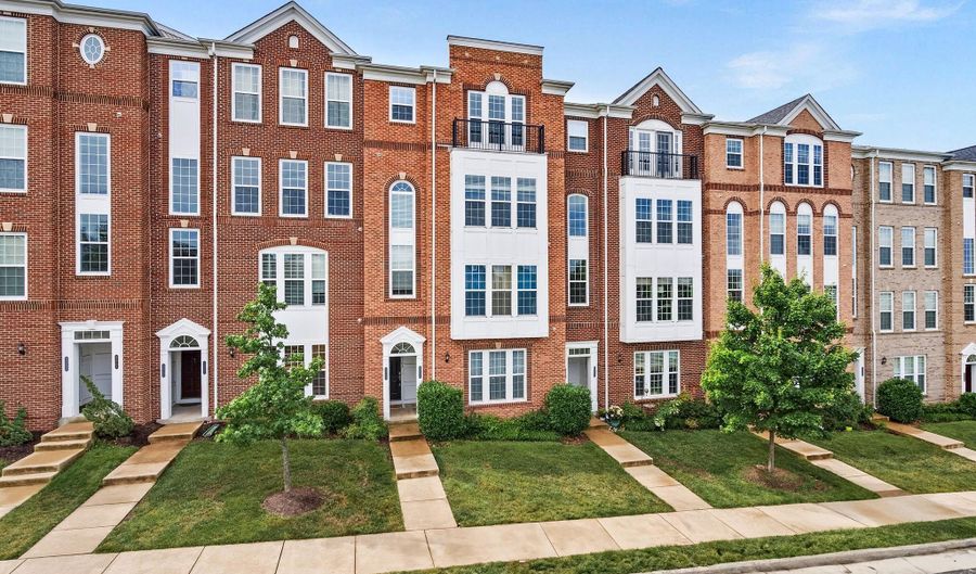 42703 WARDLAW Ter, Ashburn, VA 20147 - 3 Beds, 3 Bath