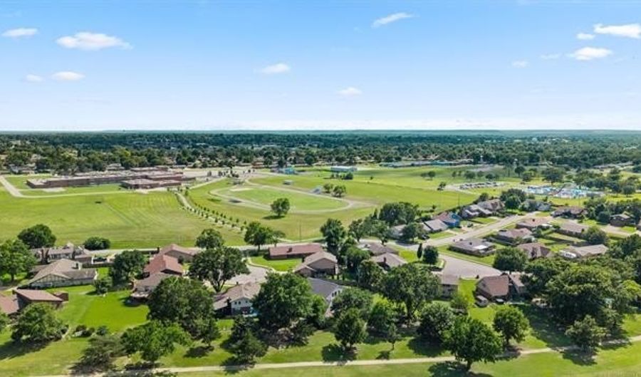 201 Clear Ridge Ct, Bartlesville, OK 74006 - 4 Beds, 3 Bath