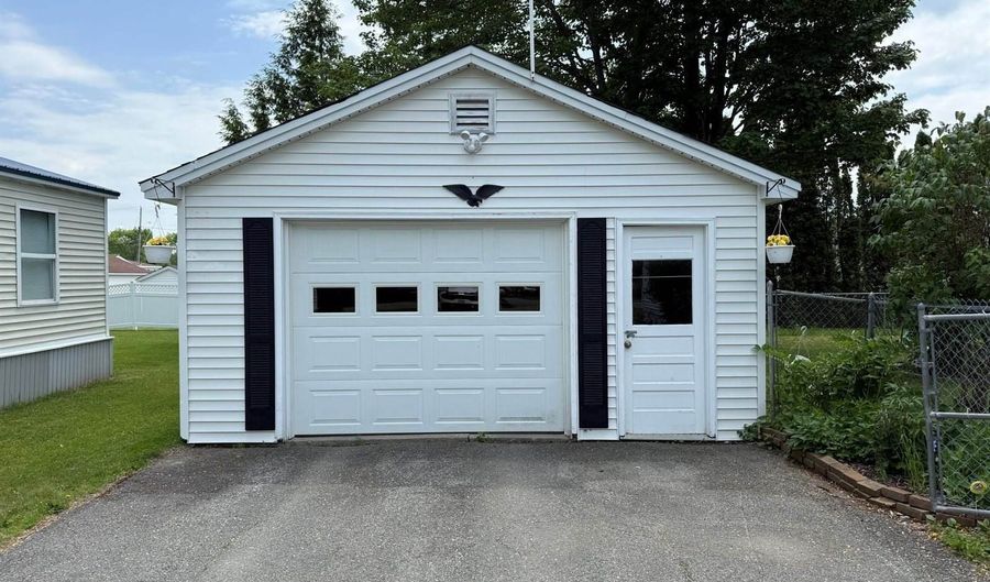 6 G St, Bangor, ME 04401 - 2 Beds, 2 Bath