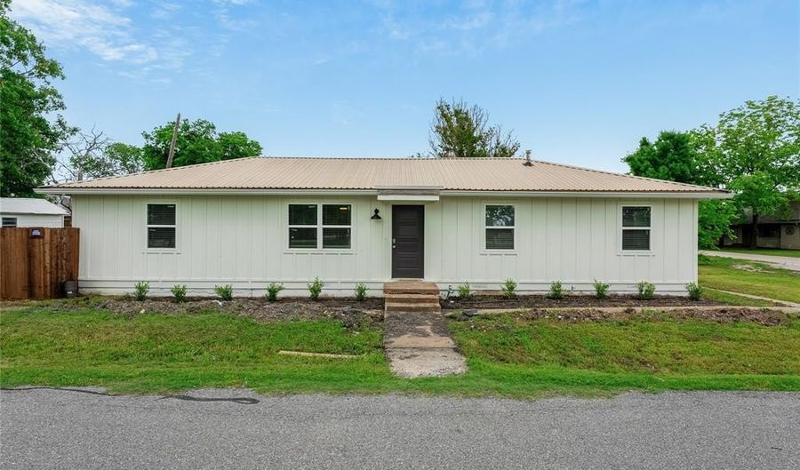 421 S Interurban St, Anna, TX 75409 - 3 Beds, 2 Bath