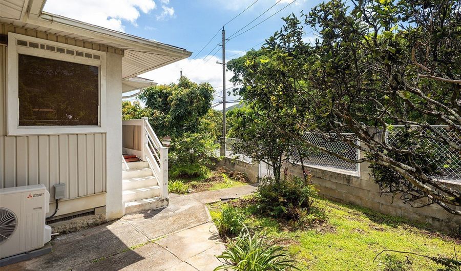 3329 Woodlawn Dr, Honolulu, HI 96822 - 4 Beds, 3 Bath