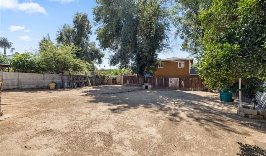 245 Commercial Ave, Riverside, CA 92507 - 3 Beds, 1 Bath