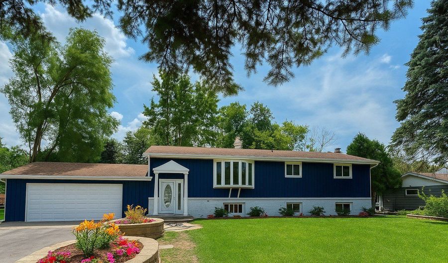 345 Souwanas Trl, Algonquin, IL 60102 - 4 Beds, 2 Bath
