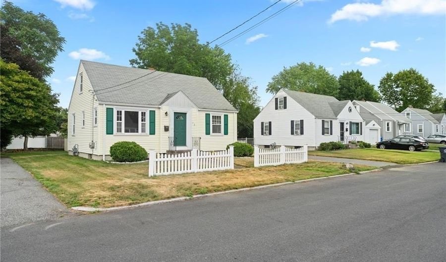 32 Rosemere Dr, East Providence, RI 02914 - 2 Beds, 1 Bath