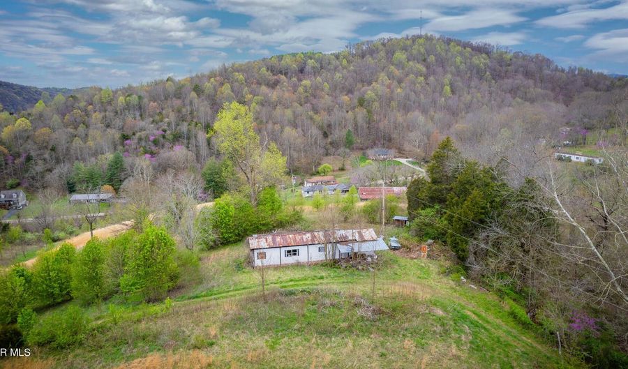 222 Cold Springs Rd, Blountville, TN 37617 - 3 Beds, 1 Bath
