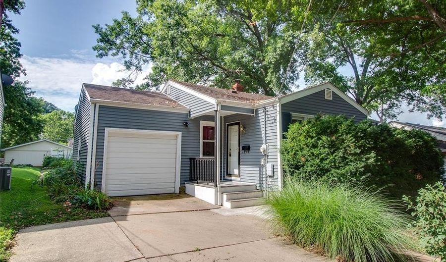 941 Douglas St, Alton, IL 62002 - 2 Beds, 1 Bath