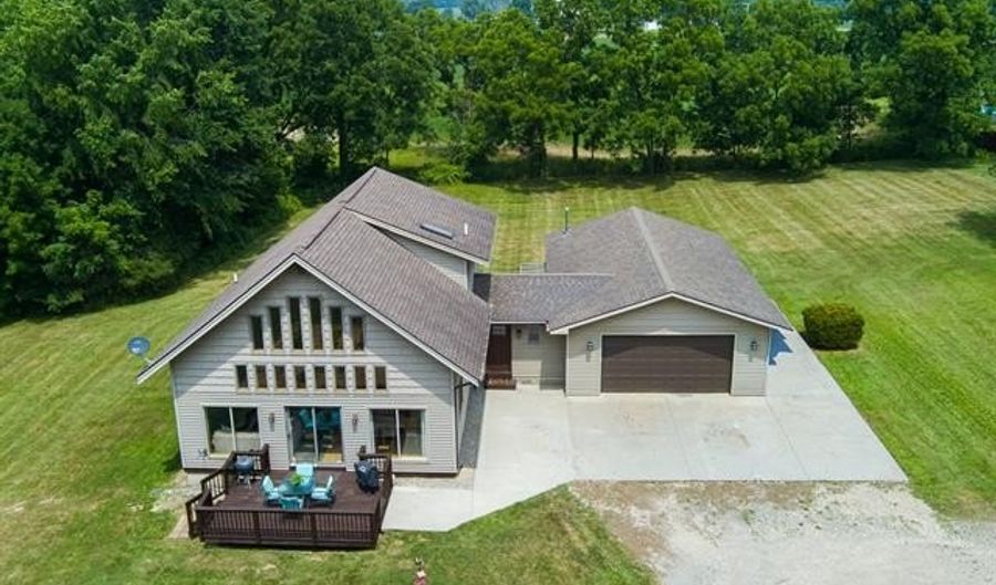 9038 Lahring Rd, Argentine, MI 48436 - 3 Beds, 2 Bath