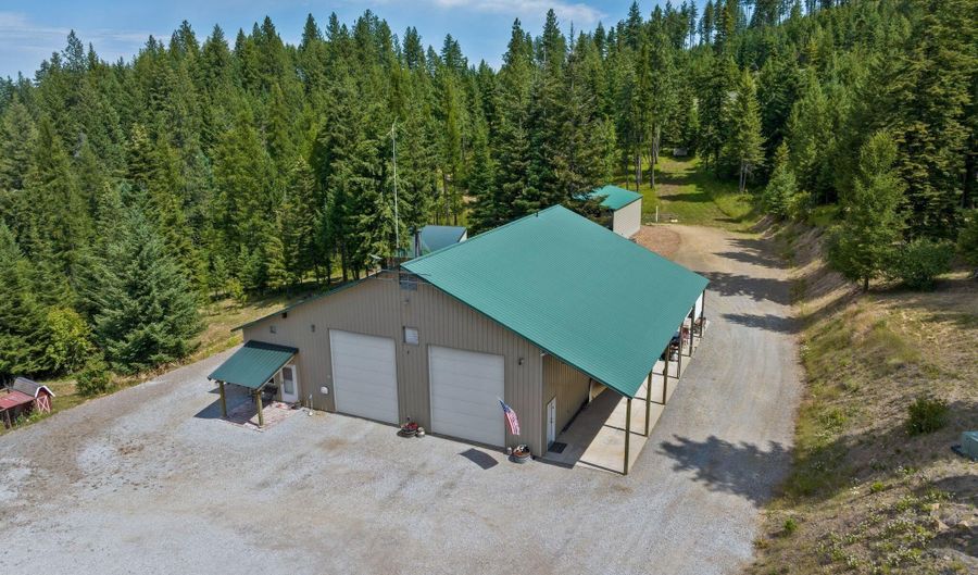 905 N Cedar View Dr, Blanchard, ID 83804 - 4 Beds, 3 Bath