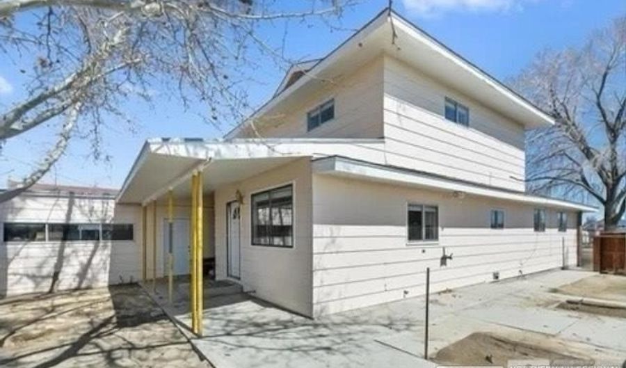 427 D St, Hawthorne, NV 89415 - 4 Beds, 2 Bath