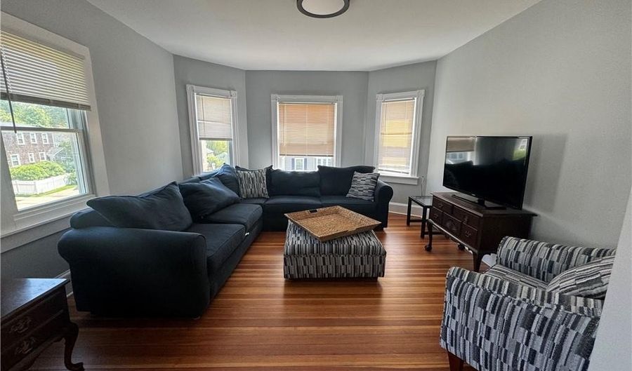 60 Berkeley Ave 2, Newport, RI 02840 - 5 Beds, 2 Bath
