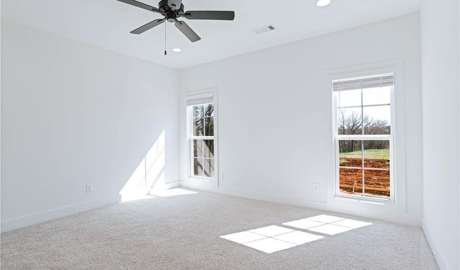 91 BRADLEY Ln, Auburn, AL 36830 - 2 Beds, 2 Bath