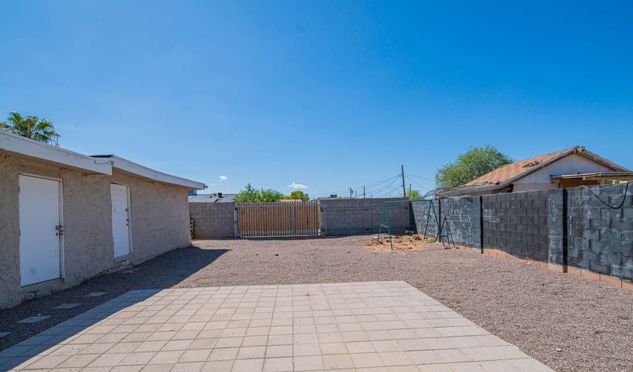 206 N 5TH St, Avondale, AZ 85323 - 3 Beds, 2 Bath