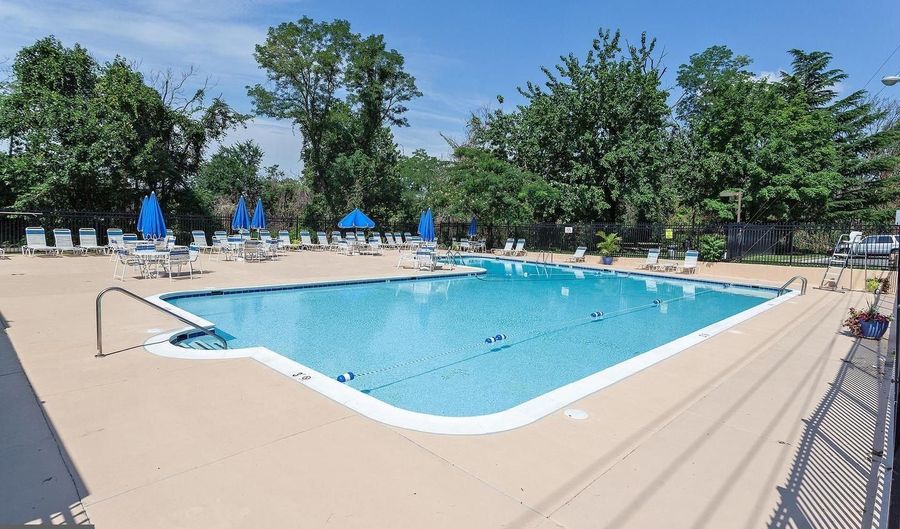 4600 DUKE St 413, Alexandria, VA 22304 - 2 Beds, 1 Bath